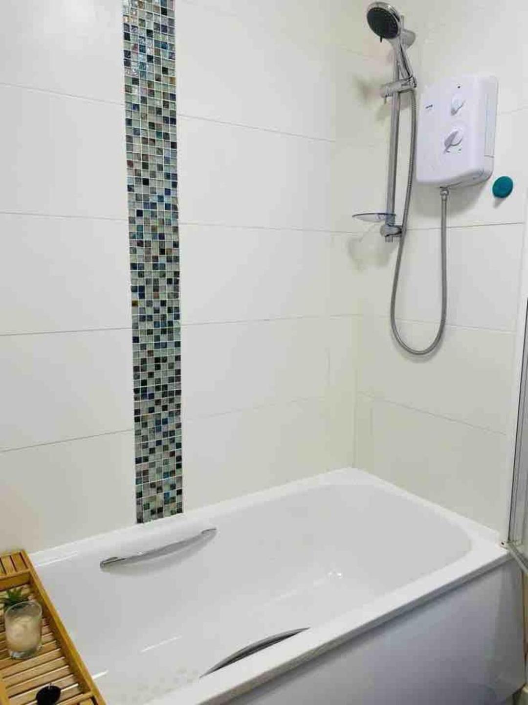 2 Bed Self Contained Apartment Wrexham Luaran gambar