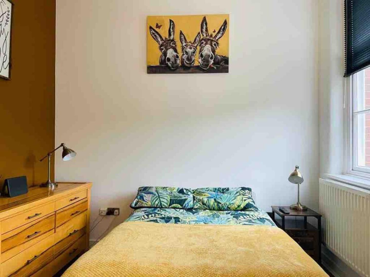 2 Bed Self Contained Apartment Wrexham Luaran gambar